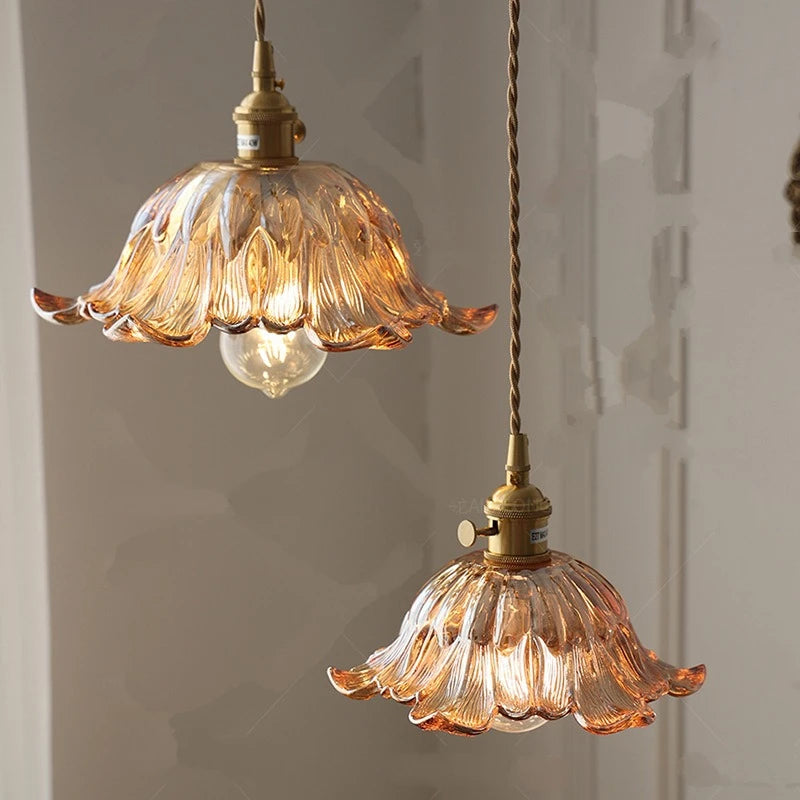 Suspension Florale en Verre Ambré – NU.CASSA